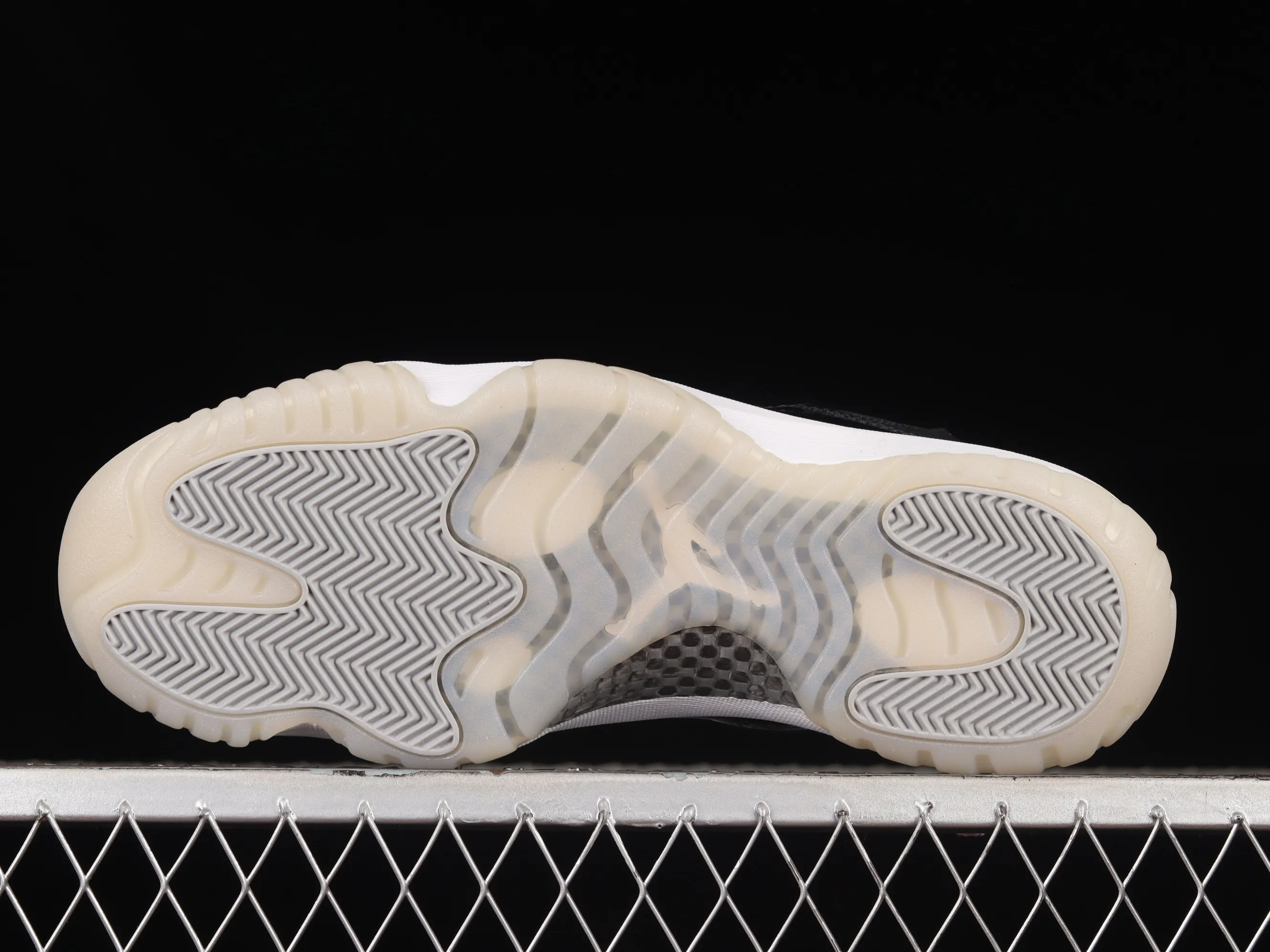 All categories Air Jordan Jordan series basketball shoes Air Jordan 11 LJR version Air Jordan 11 "25th Anniversary" AJ11 Joe 11 Devil II Genuine standard real carbon CT8012-011